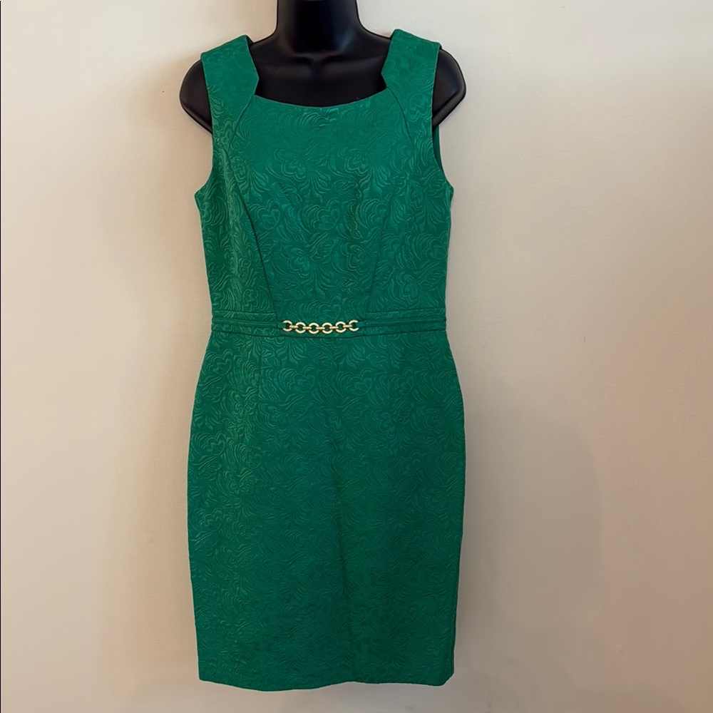 Ellen Tracy Emerald Green Sleeveless Sheath Dress Gold Chain-Evening, Holiday 8